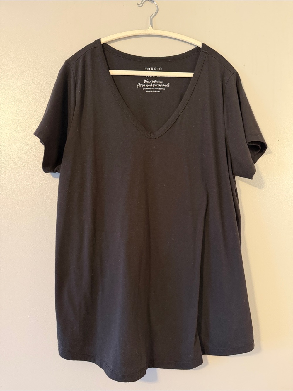 torrid Black V-Neck Short Sleeve Tee - Women's